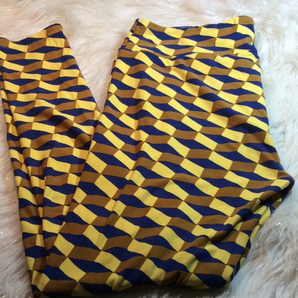 LuLaroe $10 when 3 or more leggings are bundled